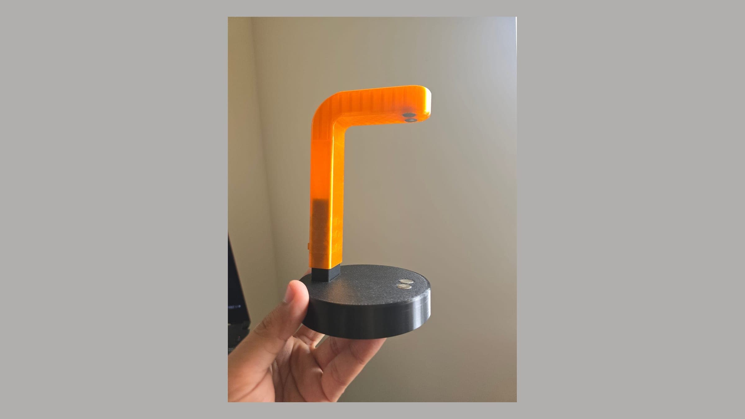 printed stand in hand